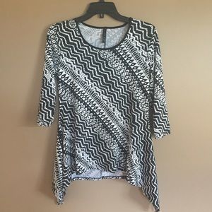 Ashley Blue Black &white patterned flowy top